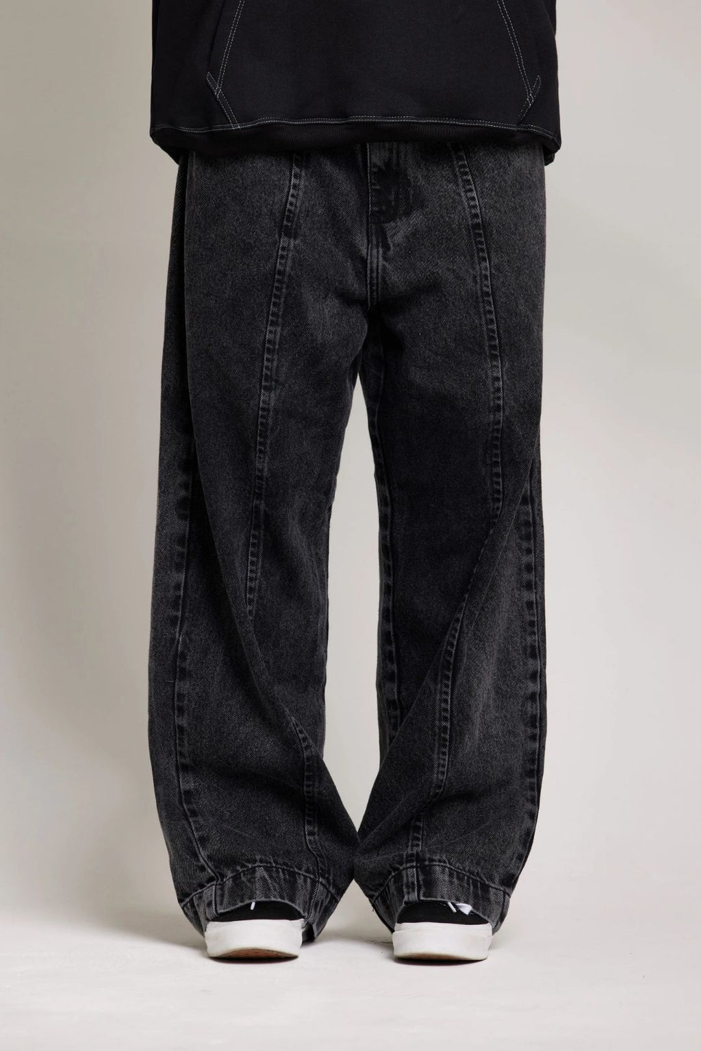 VANDOR & CO. Wide Leg Jeans – Washed Black